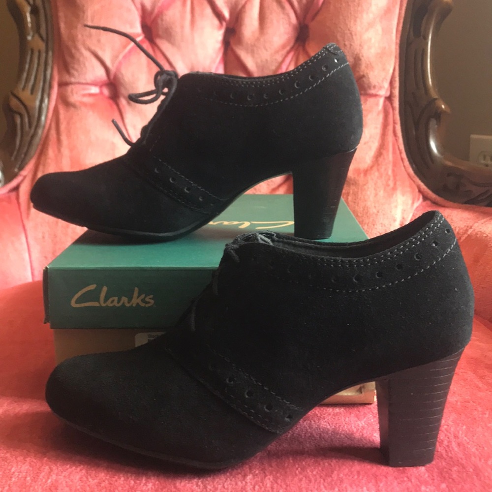 Clark’s black bootie size 6